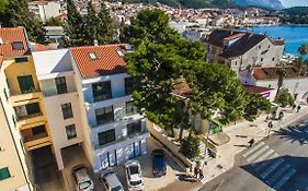Apartments By The Sea Makarska - 19145